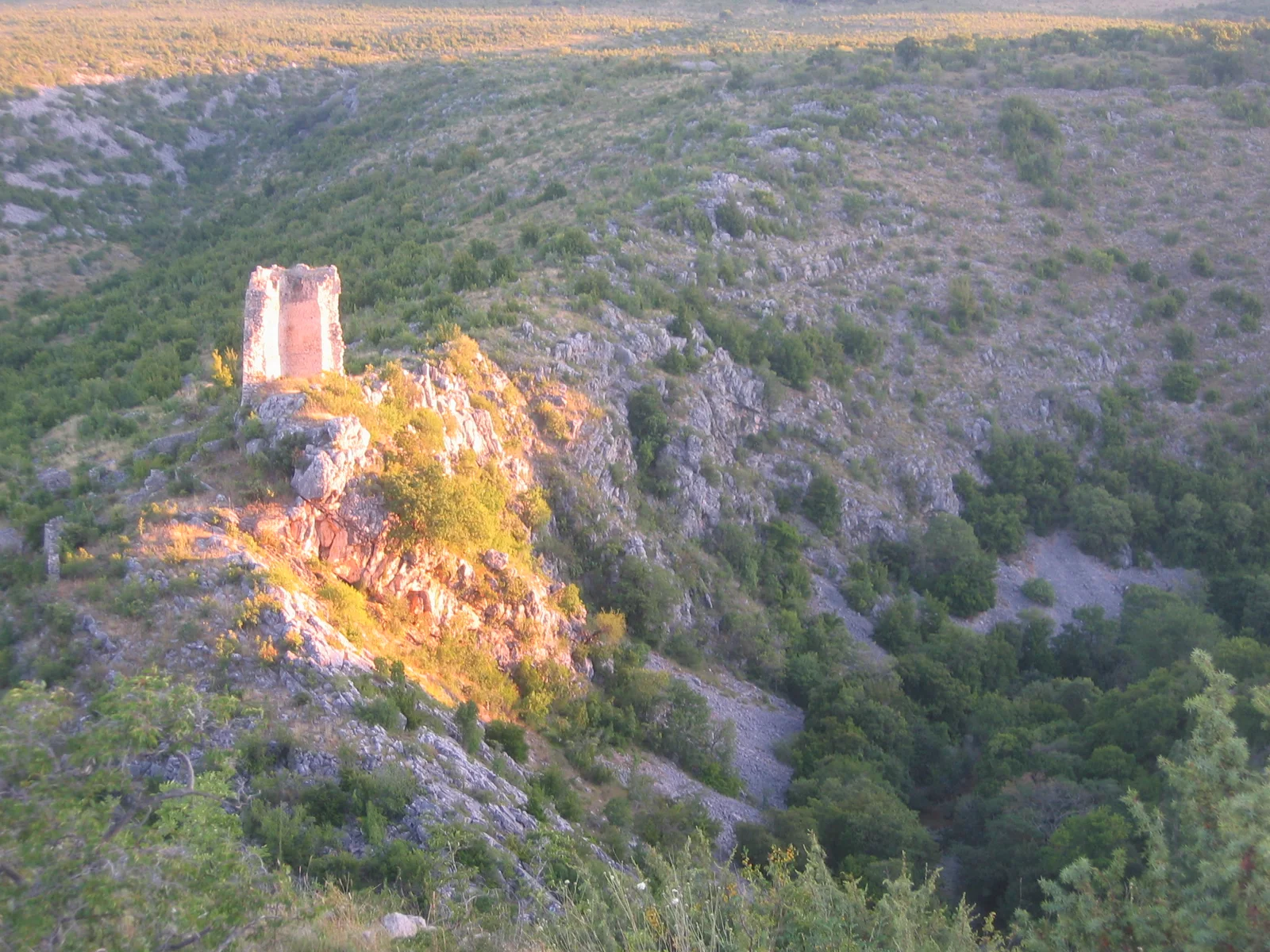 Ostaci kule Keglevića u Mokrom Polju